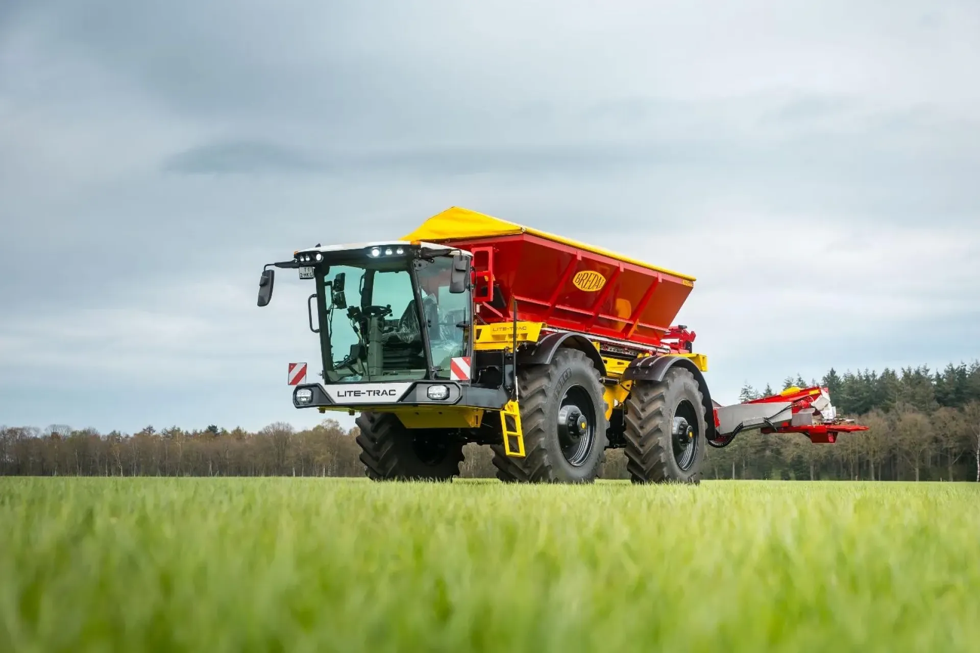 <small>Univerzální řešení</small>Samojízdný nosič<br>nástaveb